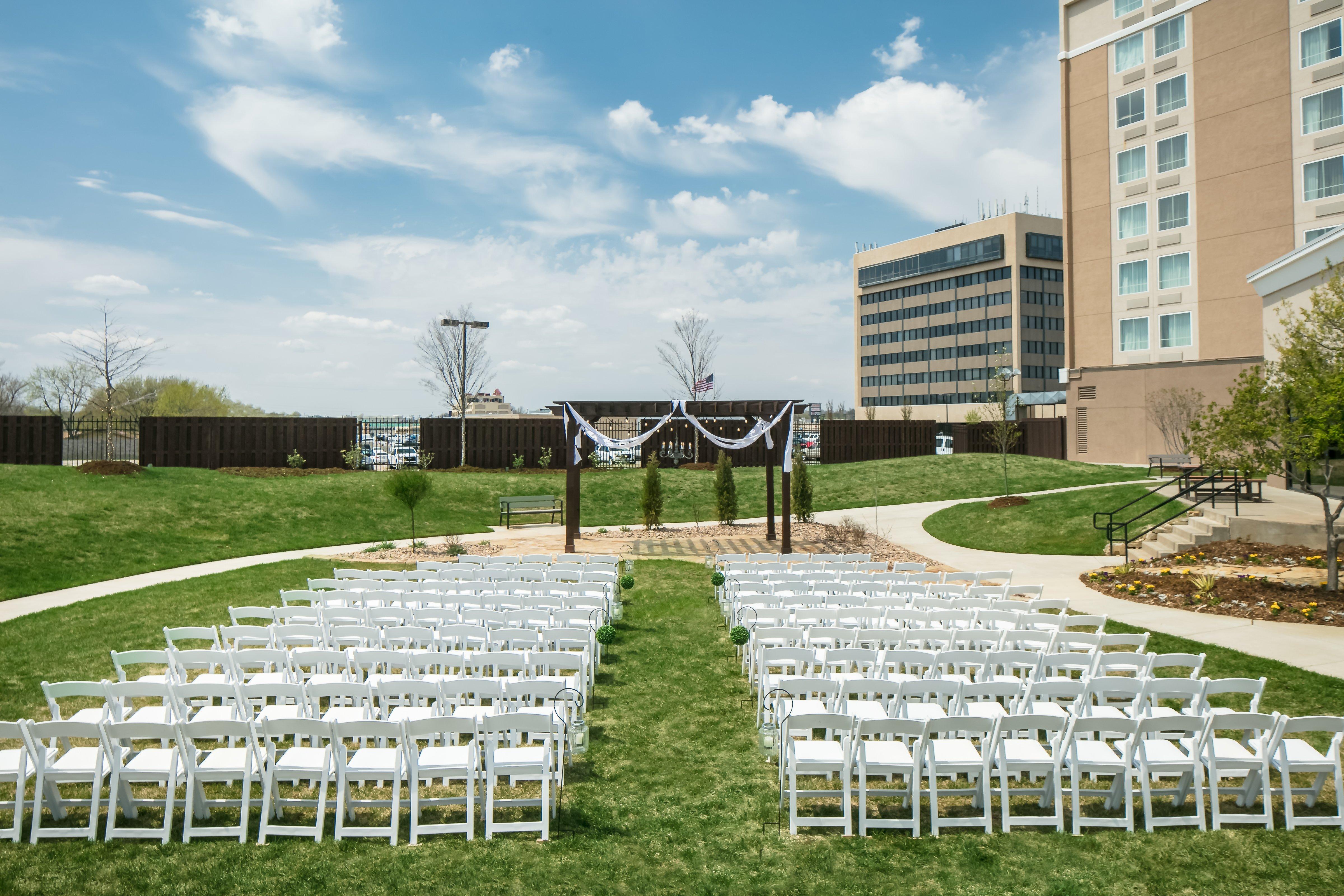 Holiday Inn Wichita East I-35 By Ihg Exterior foto