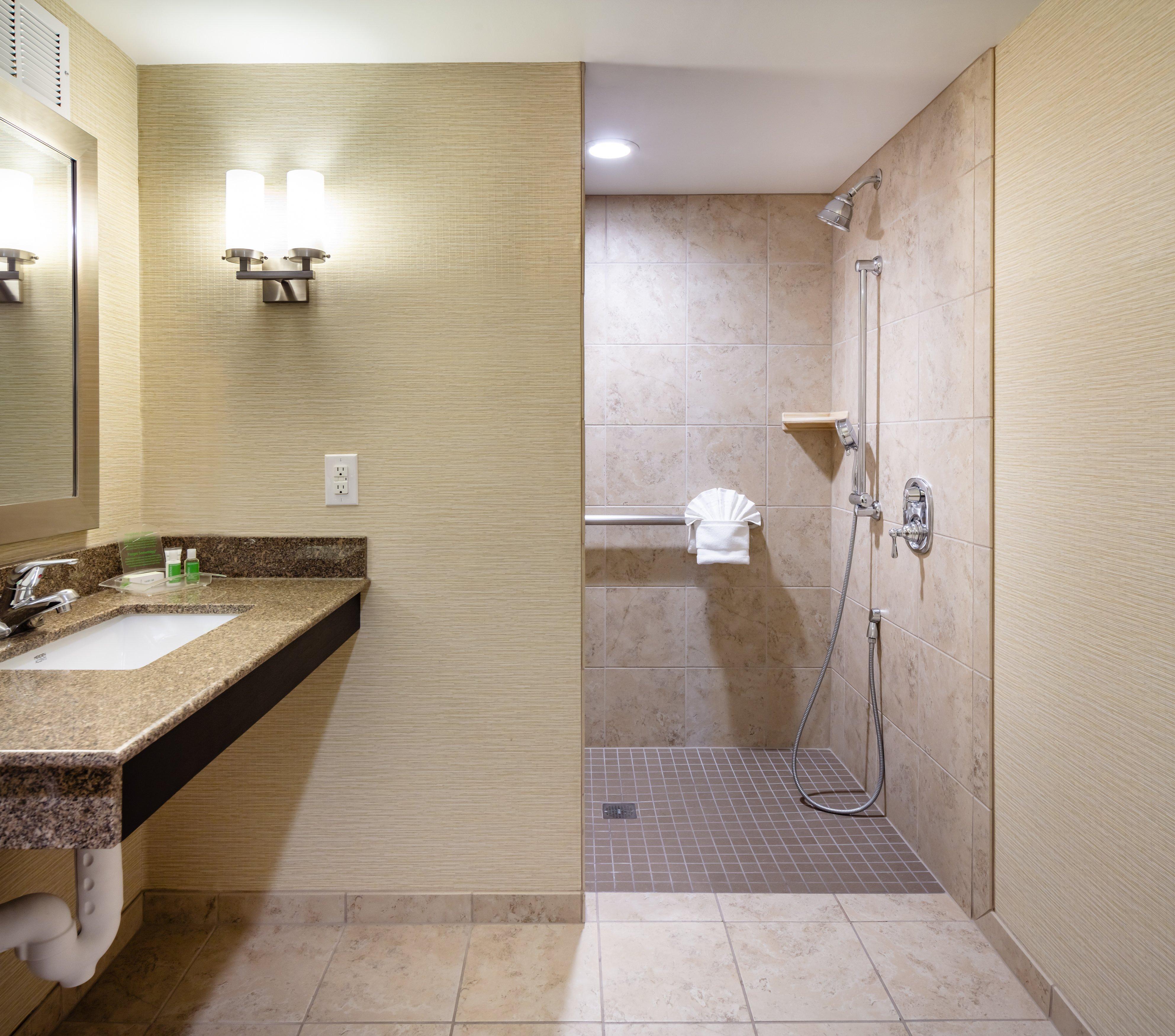 Holiday Inn Wichita East I-35 By Ihg Exterior foto