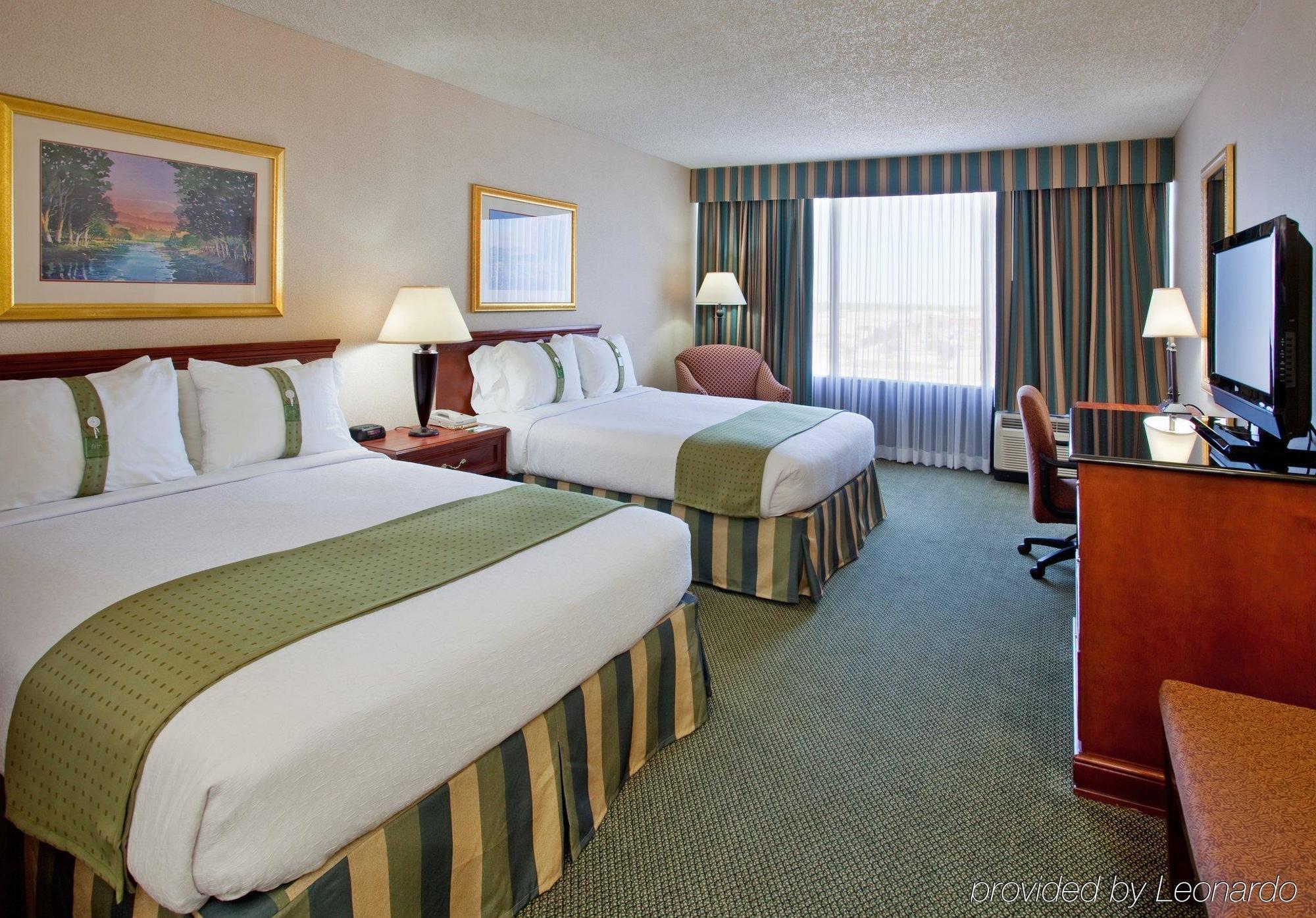 Holiday Inn Wichita East I-35 By Ihg Exterior foto