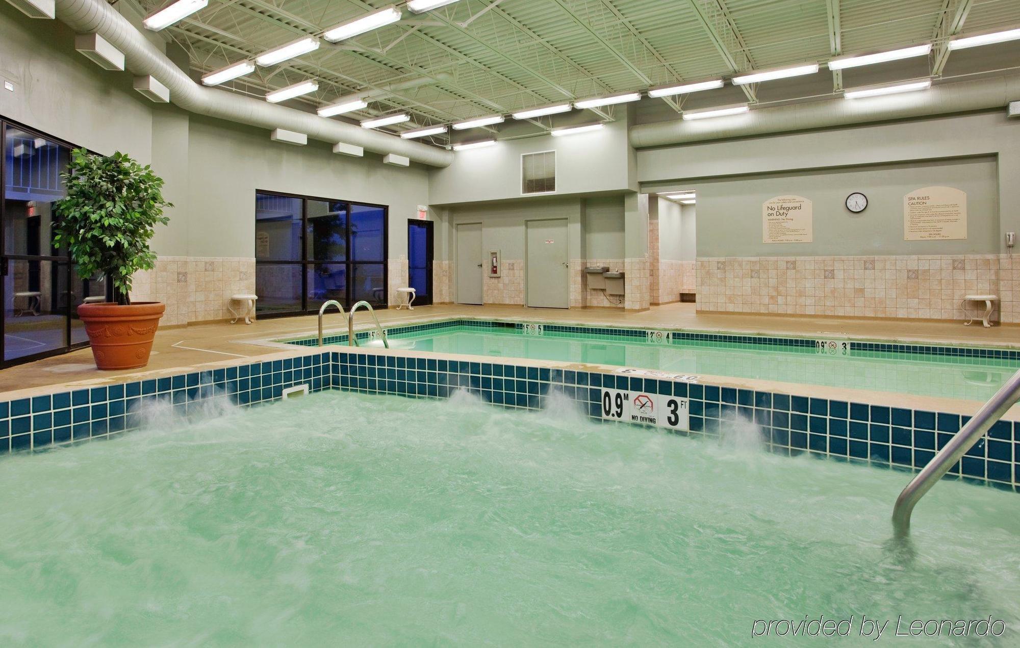 Holiday Inn Wichita East I-35 By Ihg Exterior foto