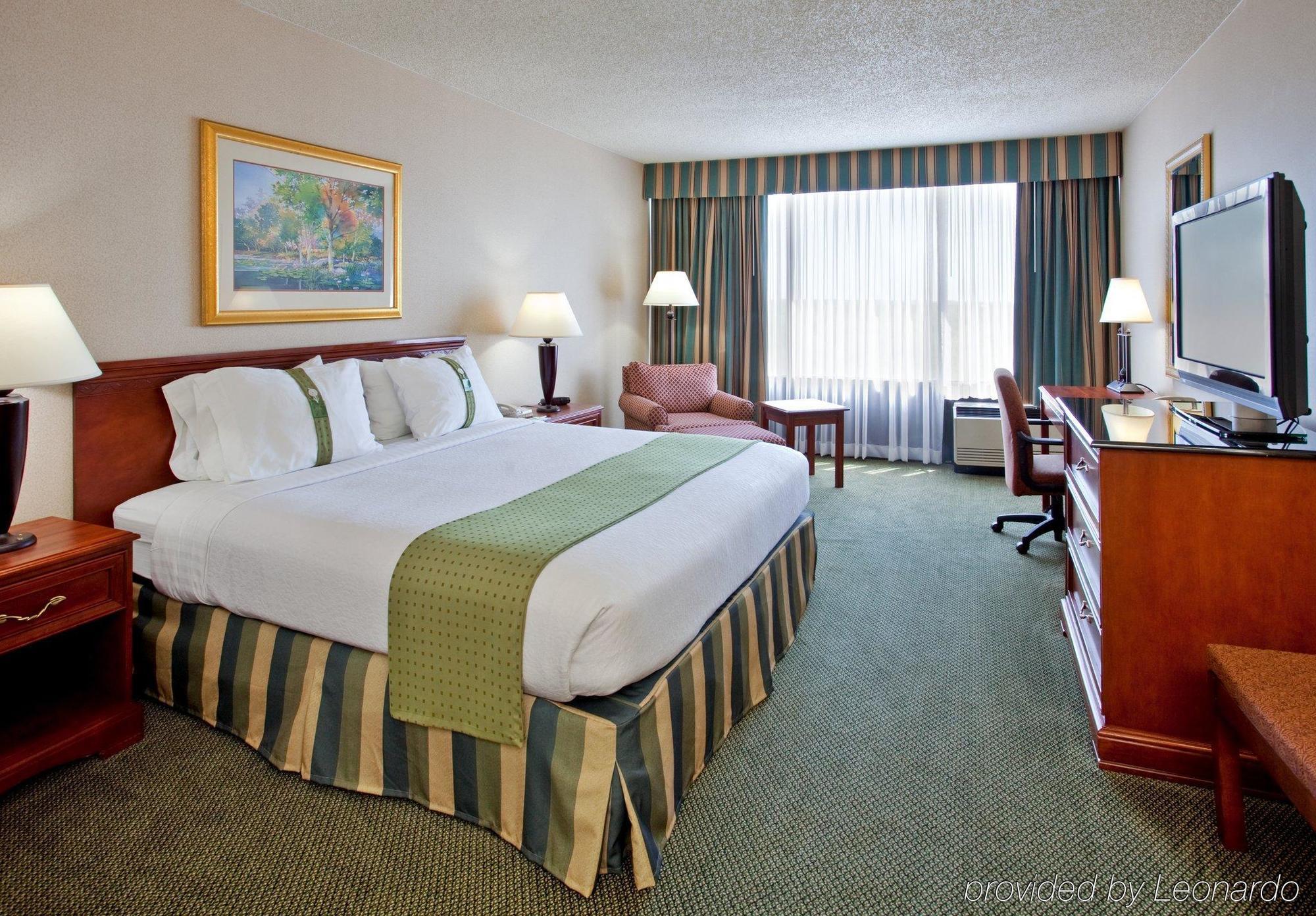 Holiday Inn Wichita East I-35 By Ihg Exterior foto