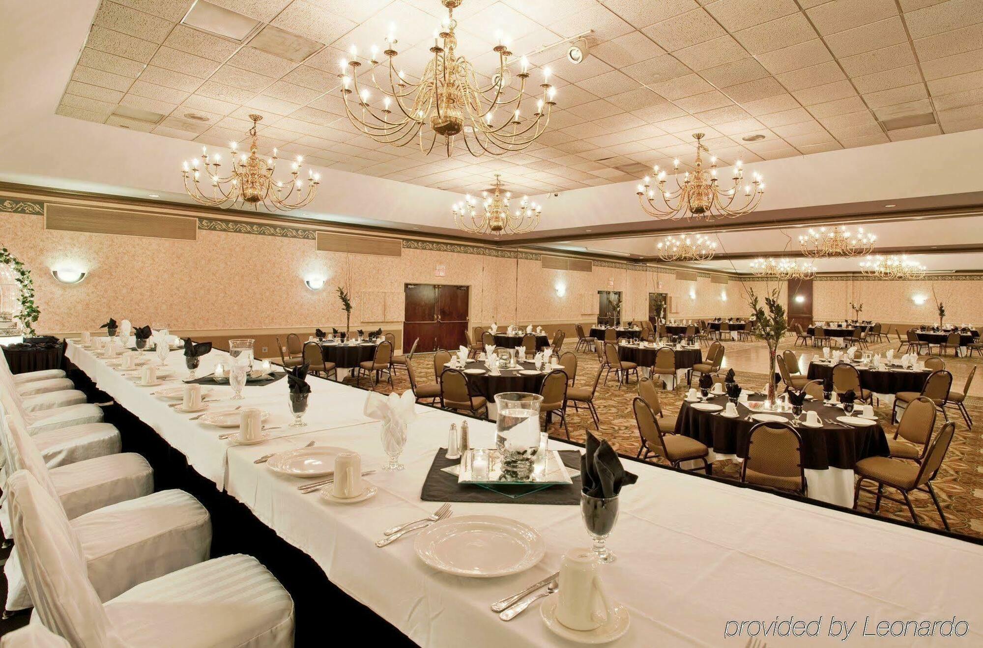 Holiday Inn Wichita East I-35 By Ihg Exterior foto